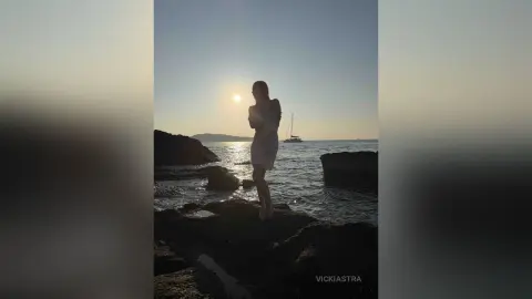 VickiAstra — Spend time on the beach 