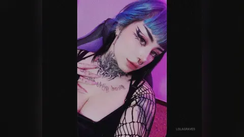 LolaGraves — Me!