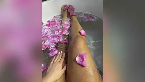 VictoriaJunes — sexy legs !