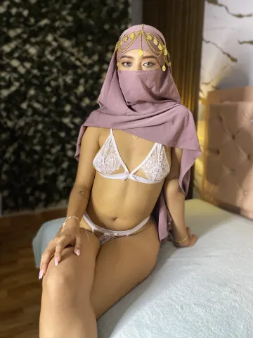 Yara_Al_Saleh — Streamate Photos