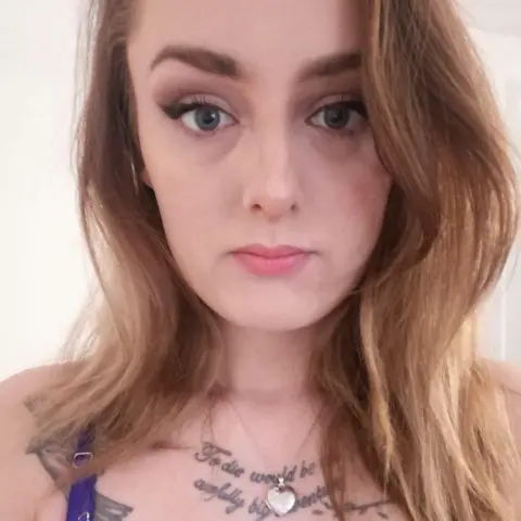 EmiWinters23 — Streamate Photos
