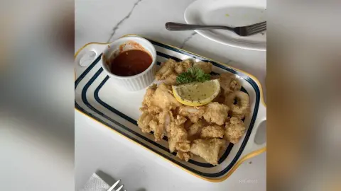 RheaRose — lunch at the mall