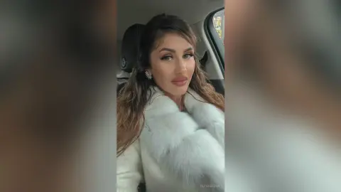 ElyseSuzan — Let me tease u😍