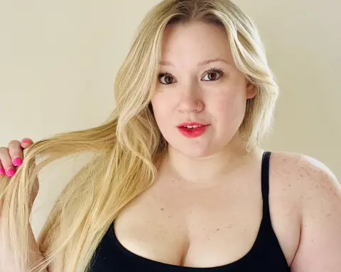 PiggyRose — Streamate Photos