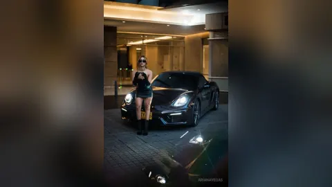 ArianaVegas — .