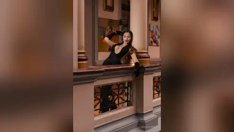 LannaCooper — In the gallery's heart