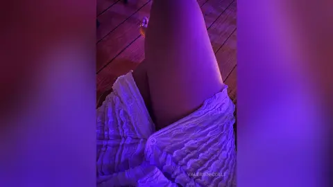 ValerieNicolle — Legs