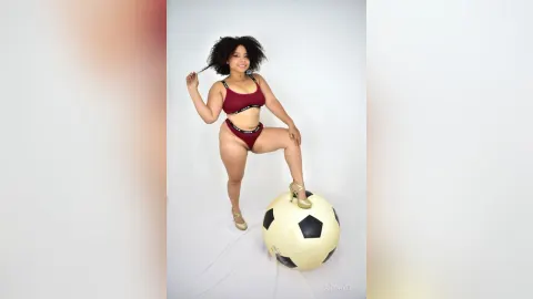 CocoAvelie — Coco likes football⚽️