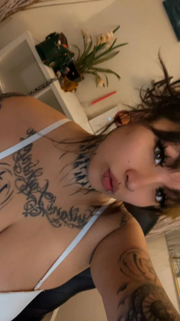 WickedWillowXO — Streamate Photos