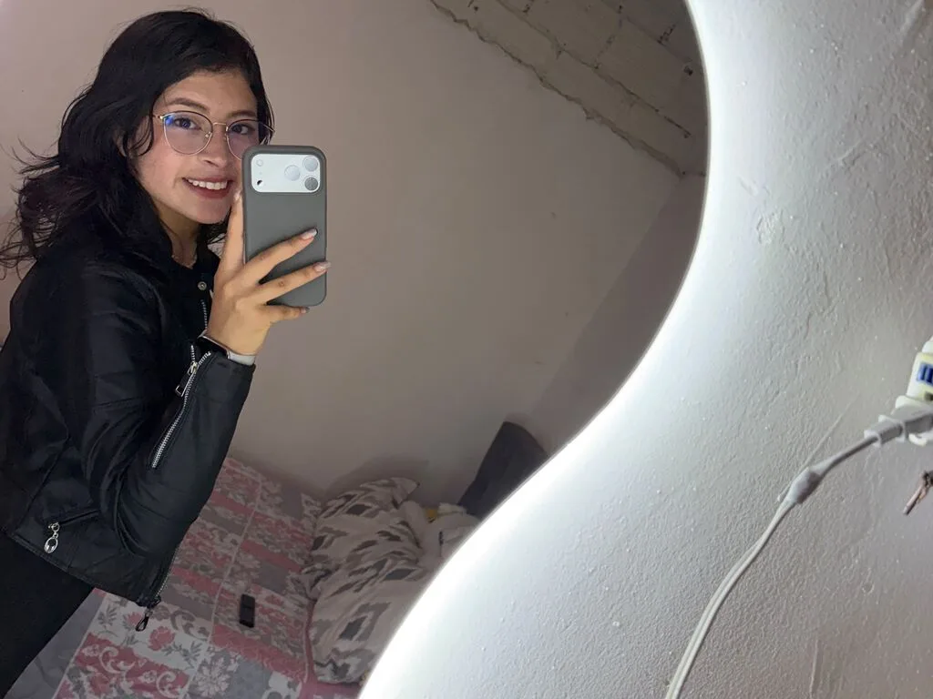 MiraSterling — live cam