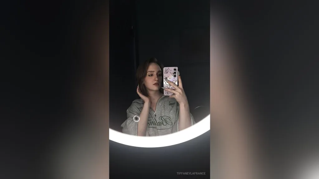 TiffaneyLafrance — live cam
