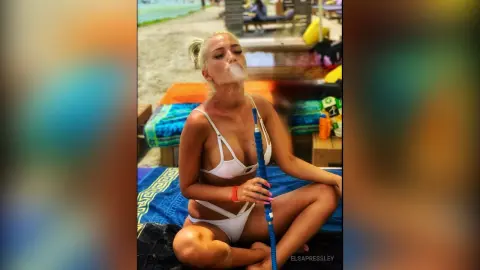 ElsaPressley — Too hot🥵