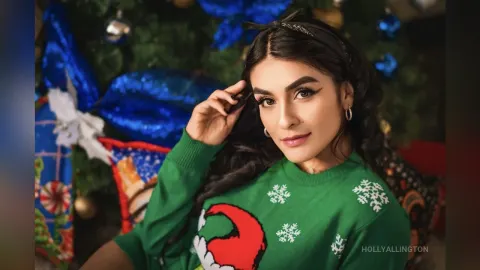 HollyAllington — Grinch this Christmas 🎄📸🎆