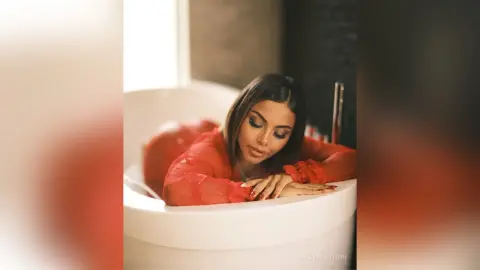 JosiePelthon — So wet in the jacuzzi
