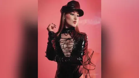 CharlotteSky — Versatile 