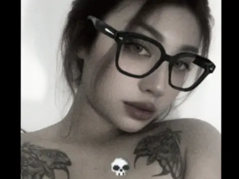 AmelieEva cam model