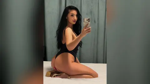 AllaRoberts — More Hips