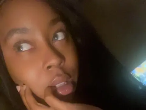 LadyLuxee — ImLive Photo Set