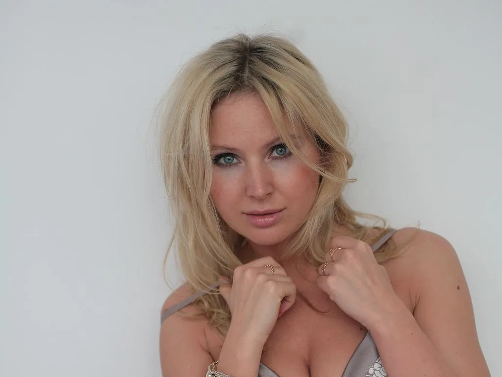 WhiteBabydoll — ImLive Photo Set