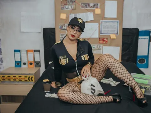 AliPetite18 cam model