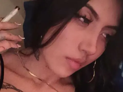 Yakisha — ImLive Photo Set