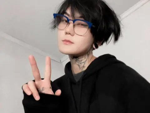 GothXXXRaven — ImLive Photo Set