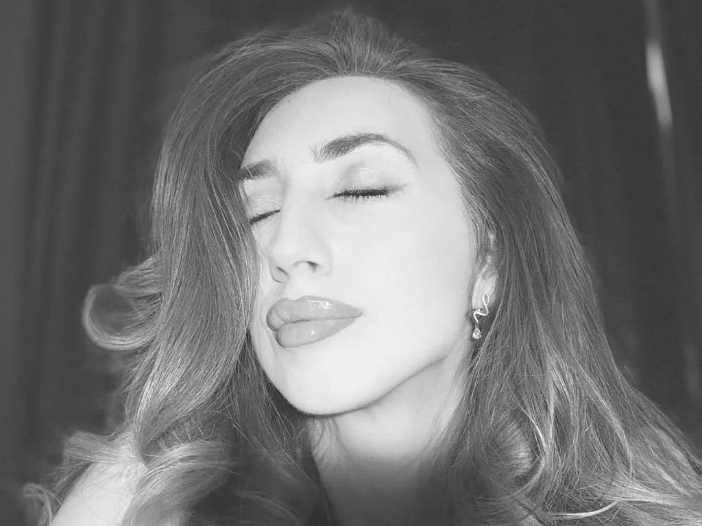 TheaSummer — ImLive Photo Set