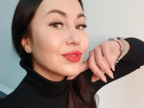 JulianaGold33 — ImLive Photo Set