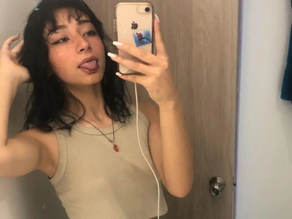 Nyxiere687 — ImLive Photo Set