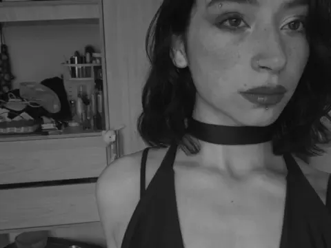 Nyxiere687 — ImLive Photo Set