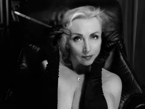 NightBeauty — ImLive Photo Set
