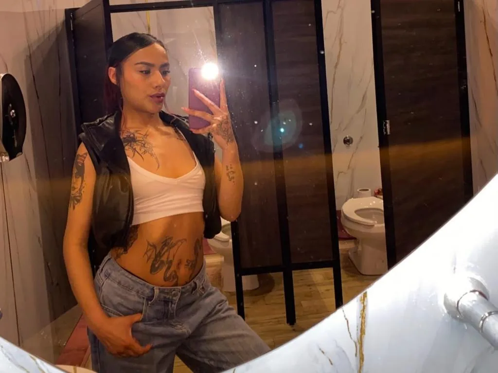 Emilyytomsonn — ImLive Photo Set