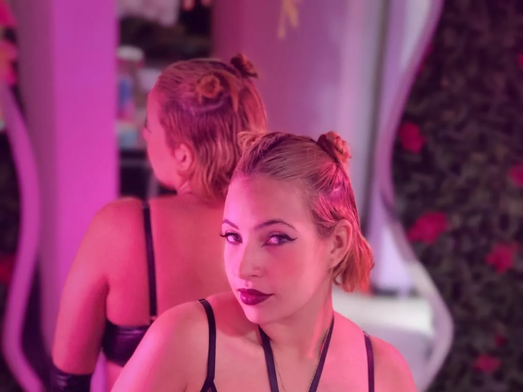 AmilaValentinee — ImLive Photo Set