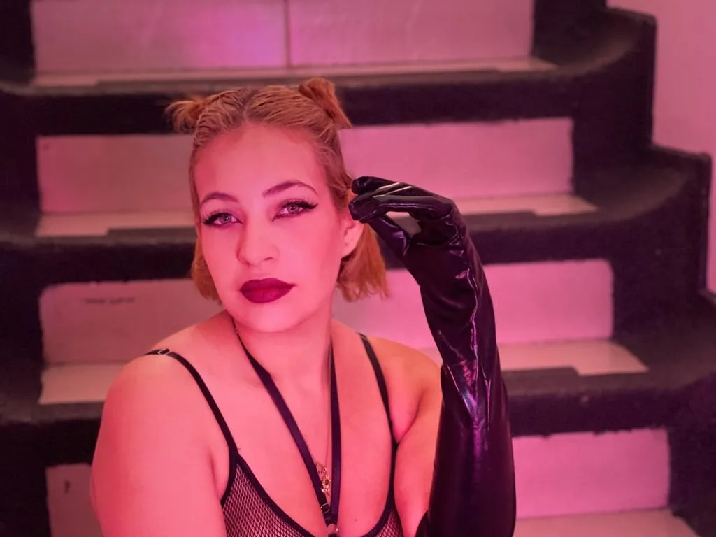 AmilaValentinee — ImLive Photo Set