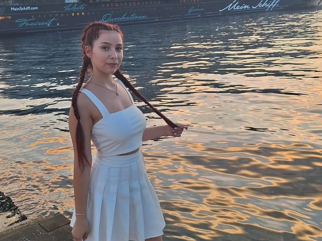 SarahCoopper — ImLive Photo Set