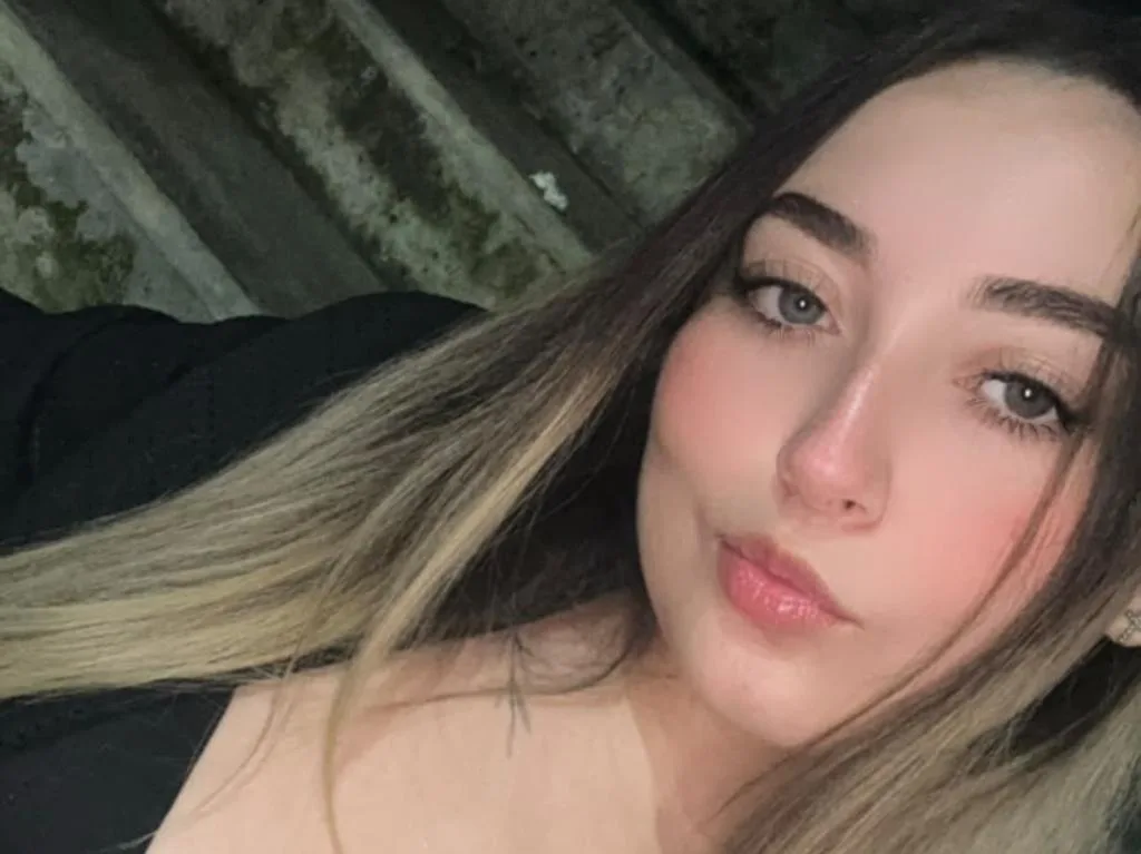 AshleyPink — ImLive Photo Set