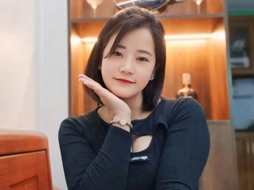 Nana2k — ImLive Photo Set