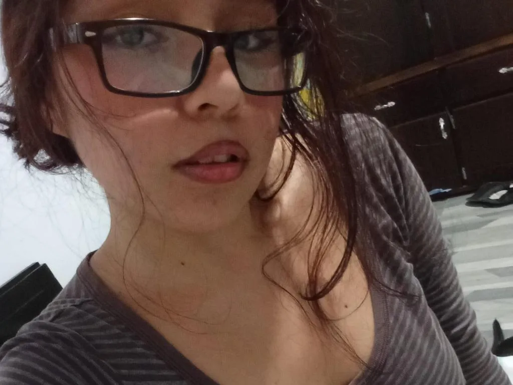 AllicePetit — ImLive Photo Set