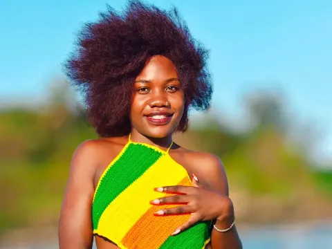 queenafro595 cam model
