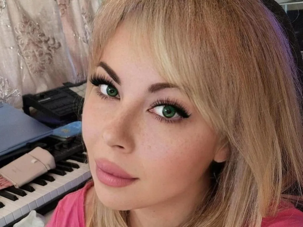 WhitneyLynn — ImLive Photo Set
