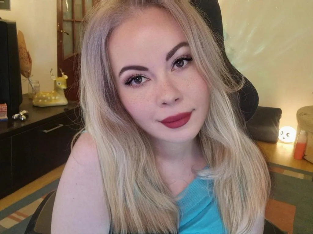 WhitneyLynn — ImLive Photo Set