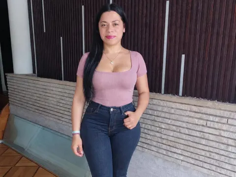 LizzyLinne — ImLive cam model