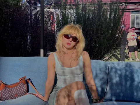 Charmyy — ImLive cam model