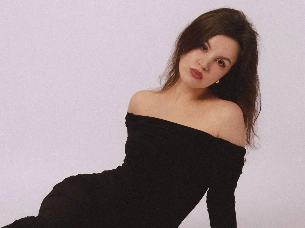 Elvarinea — ImLive Photo Set
