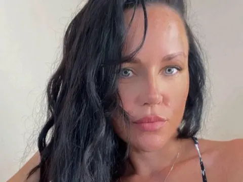 AriellaKiss cam model