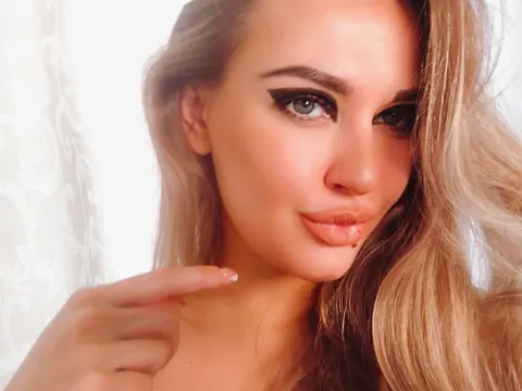 UntamedReinaXX cam model