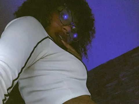 Morena_FireVs — ImLive cam model