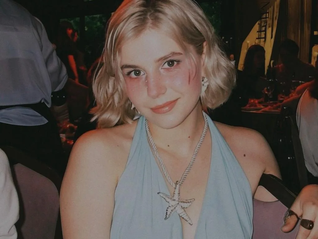 CourtneyGlass — ImLive Photo Set