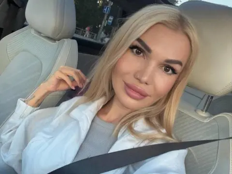 KarinaQueen — ImLive Photo Set