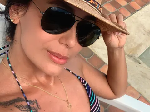 GinniH — ImLive cam model